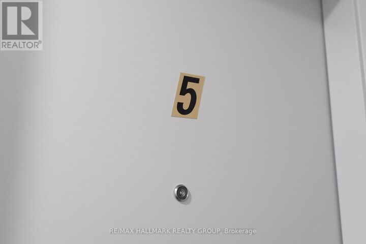 Property Photo: 261 Somerset Street East 5 ON K1N 6V5