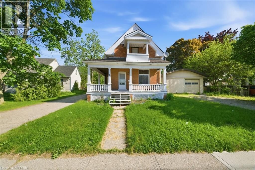 Property Photo:  816 Colborne Street East  ON N3S 3S4 
