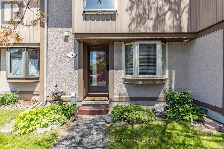 Property Photo:  1897 Stonehenge Crescent  ON K1B 4N7 