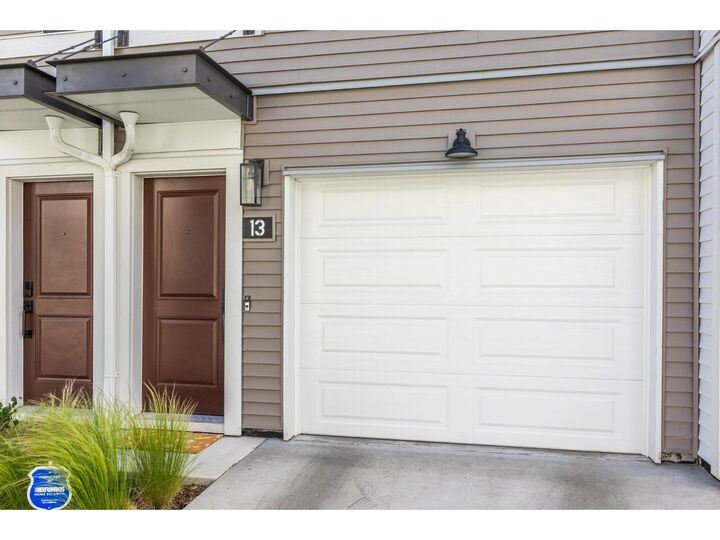 Property Photo:  2774 Montrose Avenue 13  BC V2S 0N4 