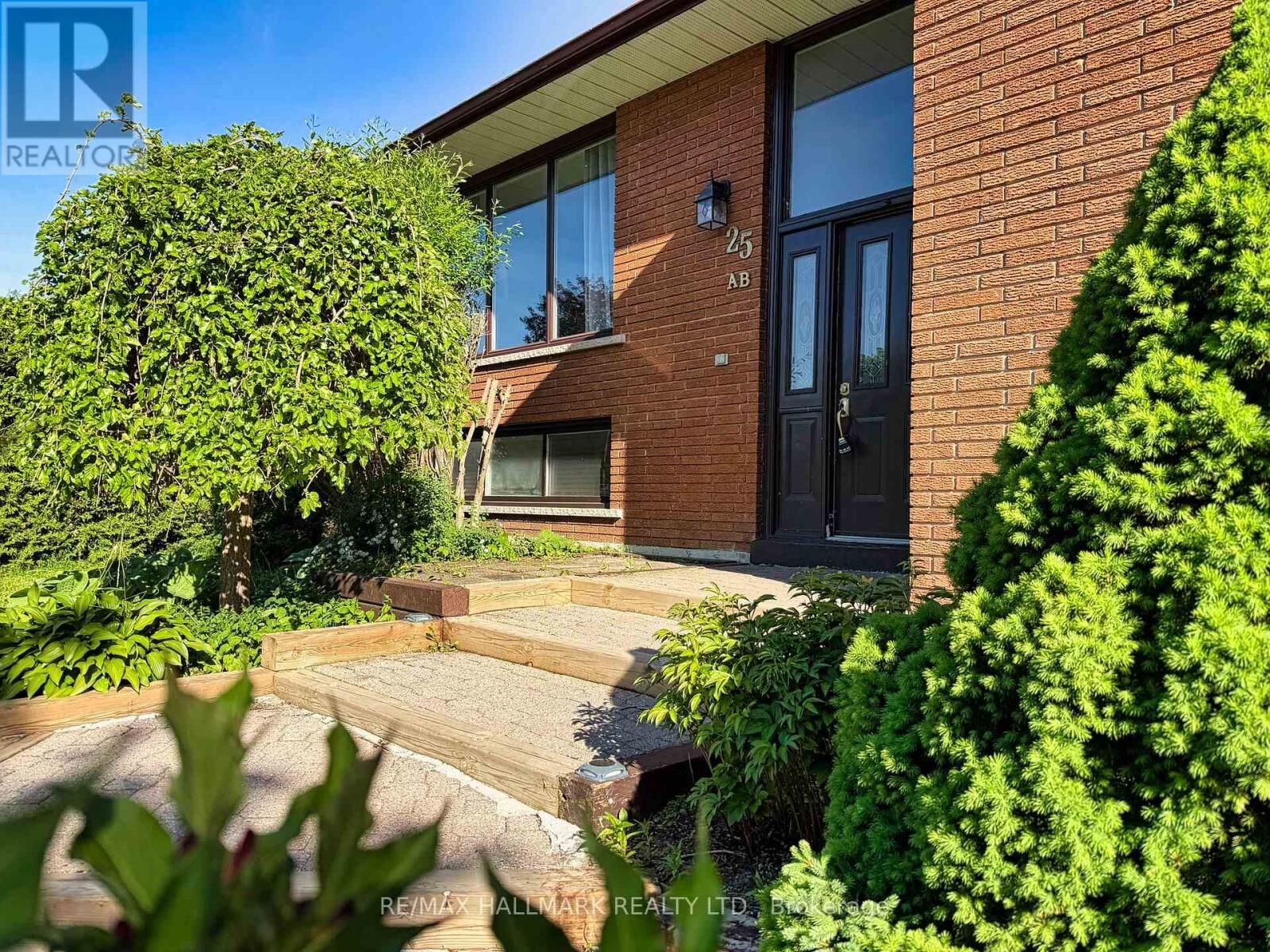 Property Photo:  25 Glenridge Road Main  ON L4N 2X9 