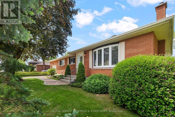 Property Photo:  397 Chamberlain Street  ON K8A 2N3 