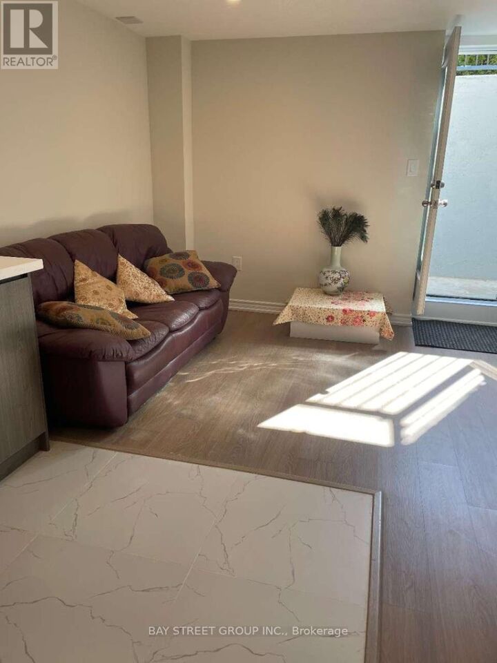 Property Photo:  32 Herefordshire Crescent  ON L9N 0B7 