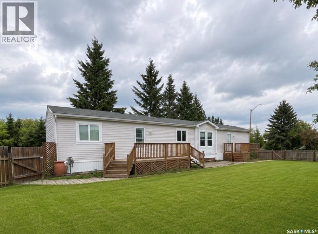 Property Photo:  309 2nd Avenue NW  SK S0M 1A0 