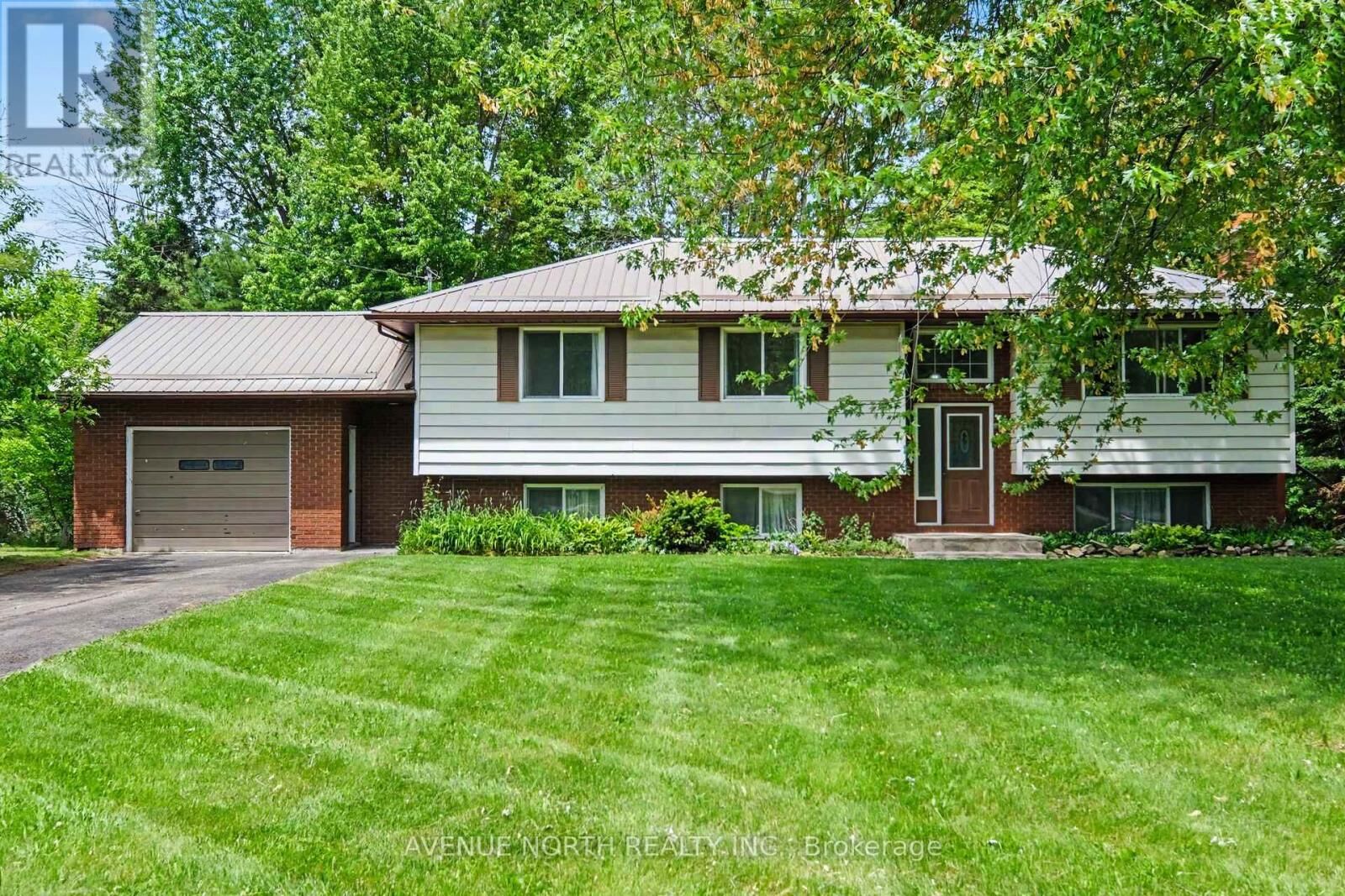 Property Photo:  146 Duncan Street  ON K7A 4S4 