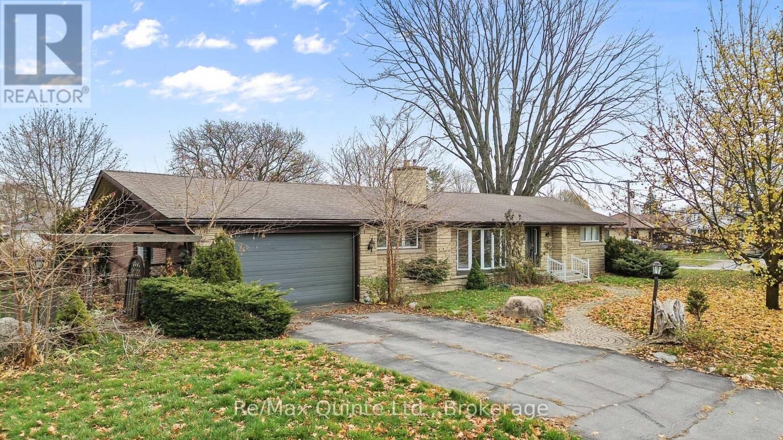 Property Photo:  5 Stanley Park Drive  ON K8N 4N1 