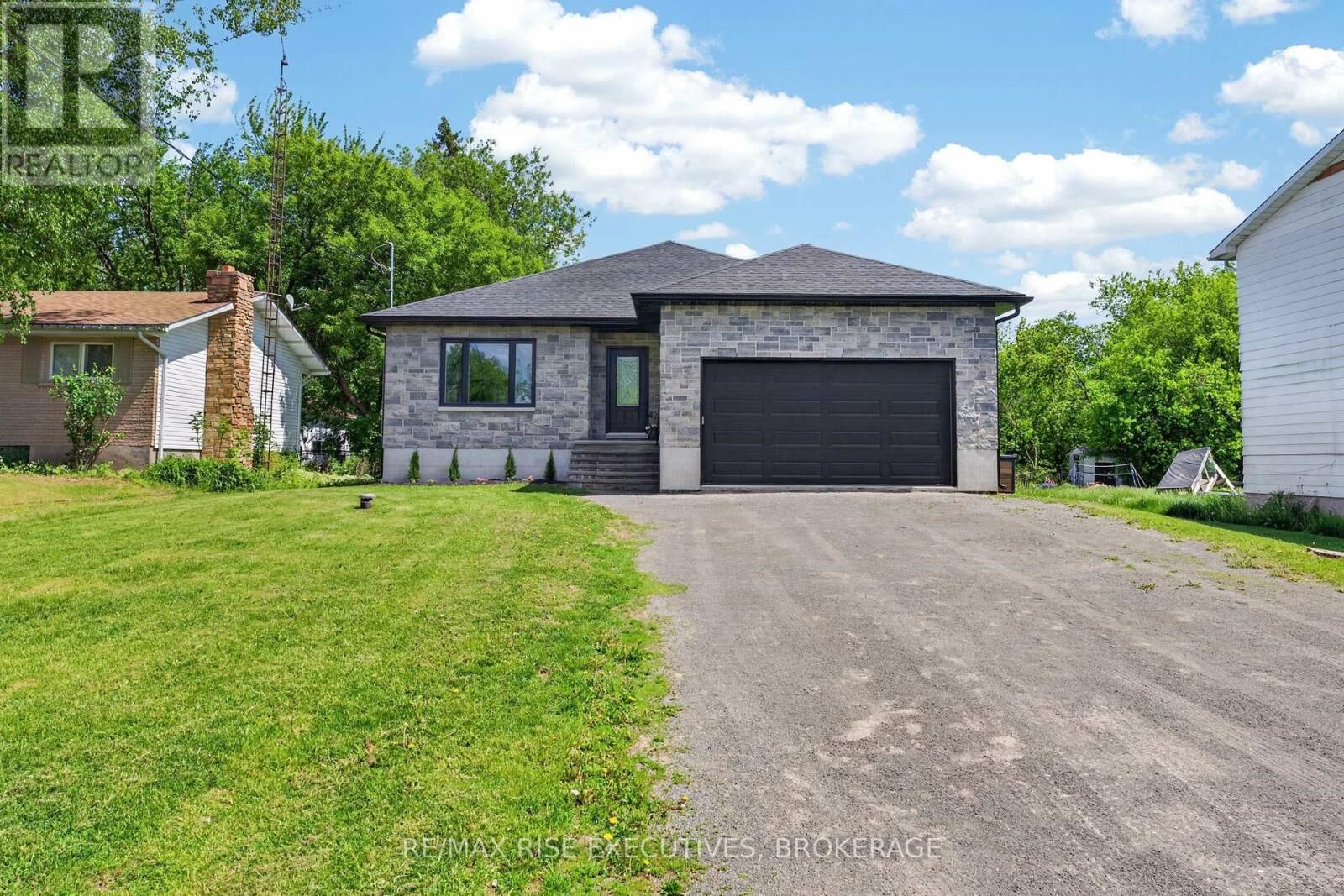 Property Photo:  115 Hellen Street  ON K0H 2N0 