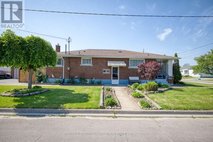Property Photo:  813 Harriet Street  ON L3B 2J5 
