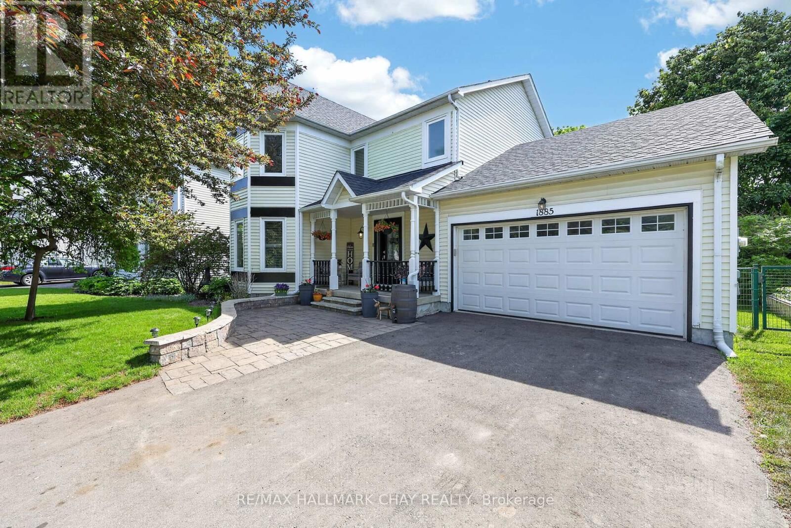 Property Photo:  1885 Applewood Avenue  ON L9S 1W2 