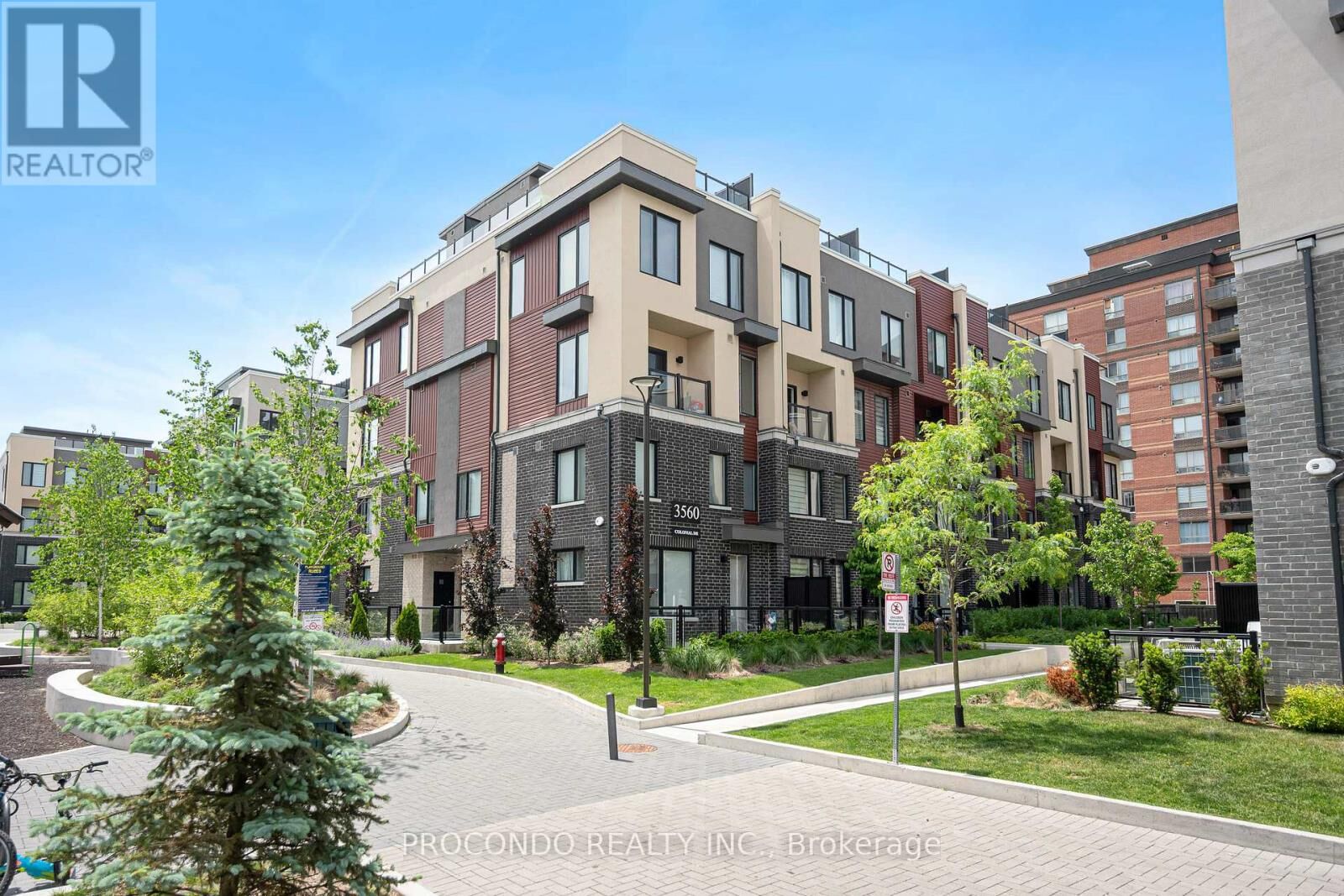 Property Photo:  3560 Colonial Drive Unit 3  ON L5L 5R9 