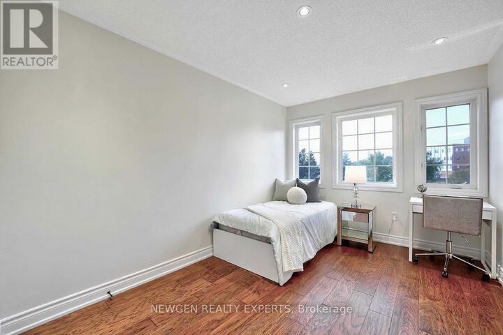 Property Photo:  68 East Root Crescent East  ON L1T 4M3 