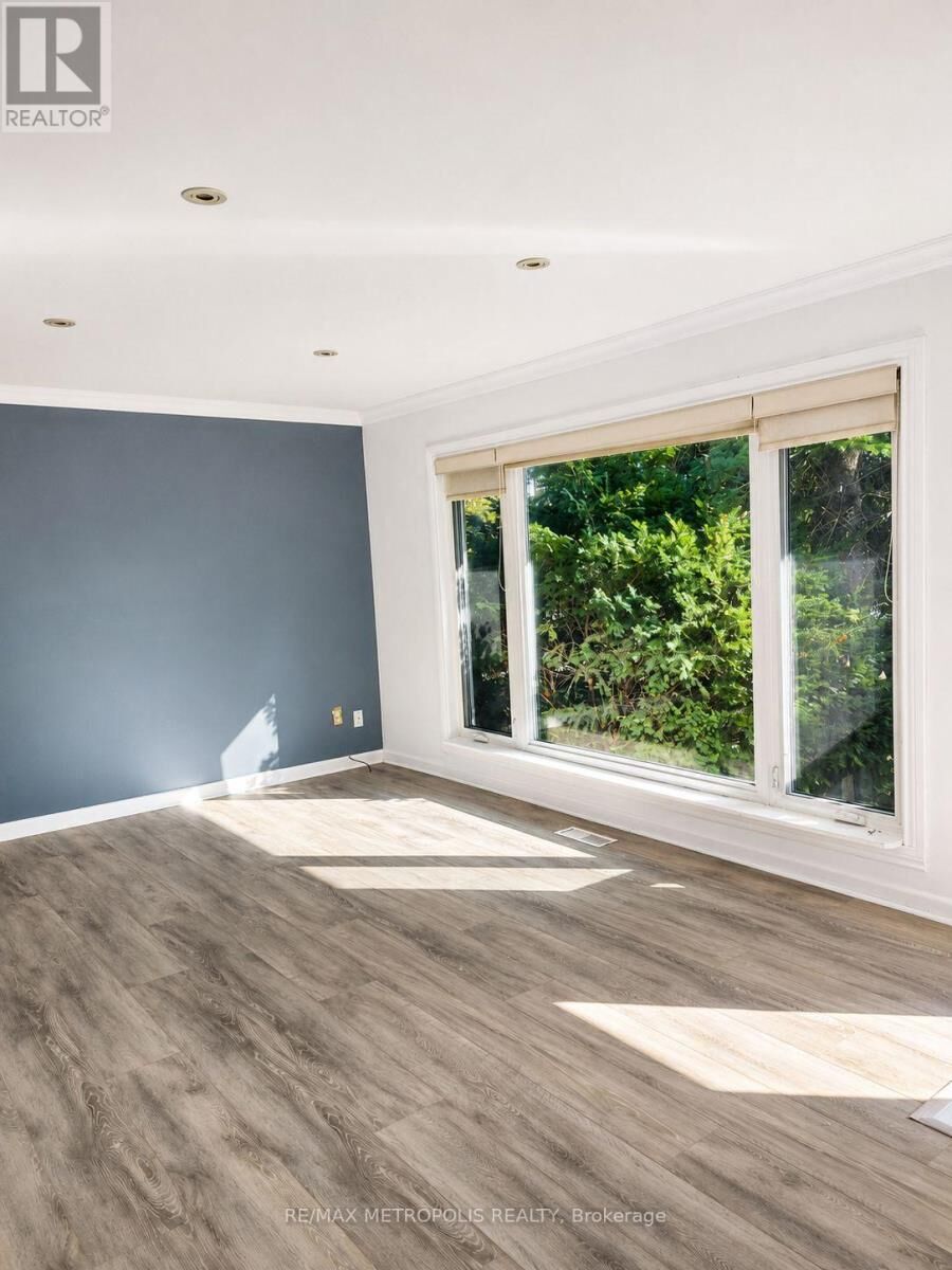 Property Photo:  266 Napier Street Main  ON L4M 1X9 