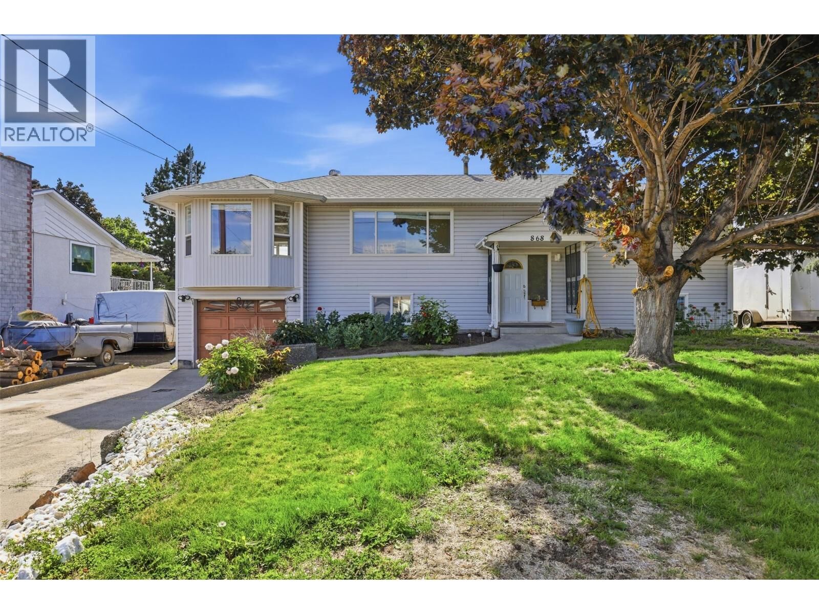 Property Photo:  868 McBride Street  BC V2B 5S3 