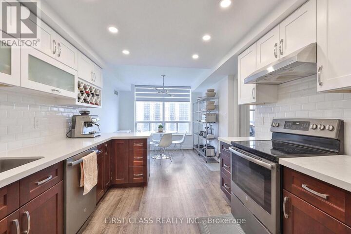 Property Photo:  3181 Bayview Avenue 902  ON M2K 2Y2 