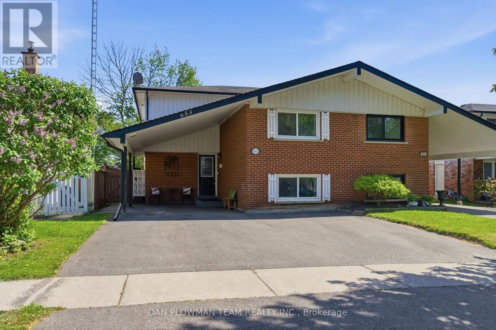 Property Photo:  653 Berwick Crescent  ON L1J 3E6 
