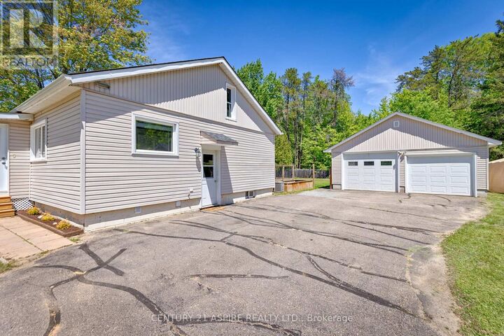 Photo de la propriété:  64 Laurentian Drive  ON K8H 2M3 