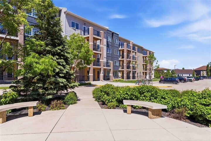 Property Photo:  25 Bridgeland Drive  MB R3Y 0K5 