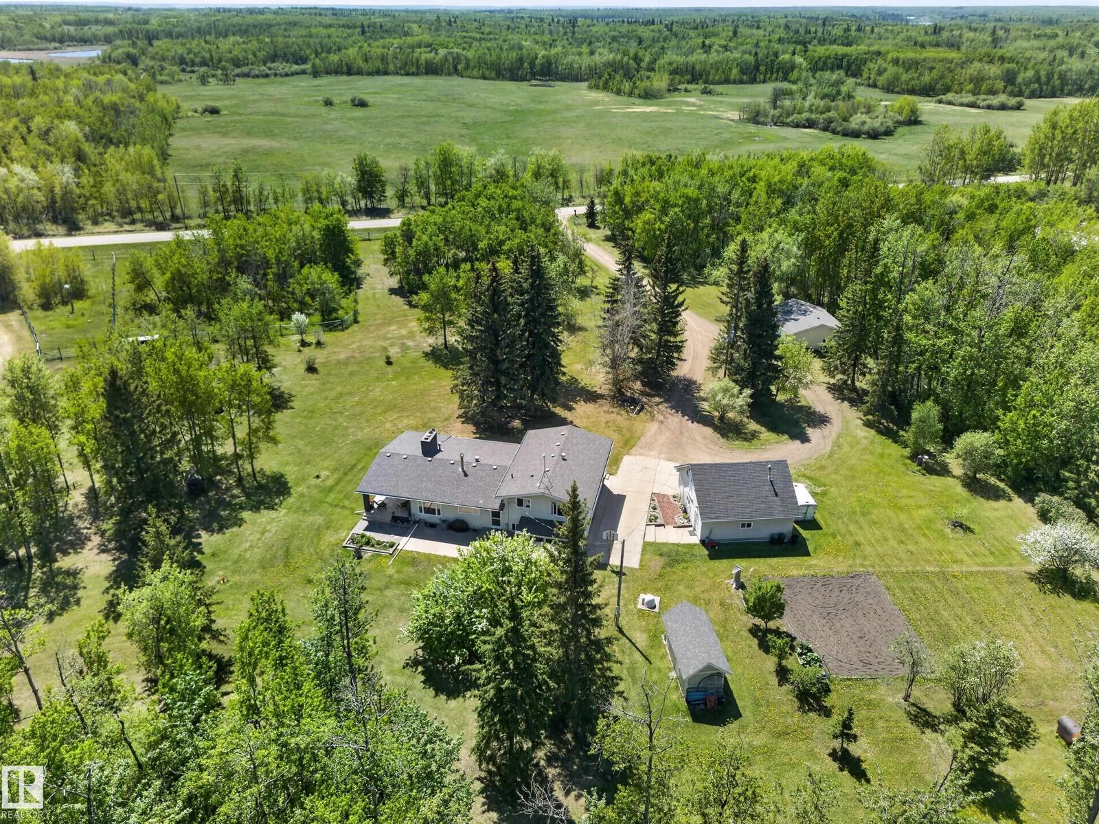 Photo de la propriété:  22048 Twp Road 522  AB T8E 1G2 