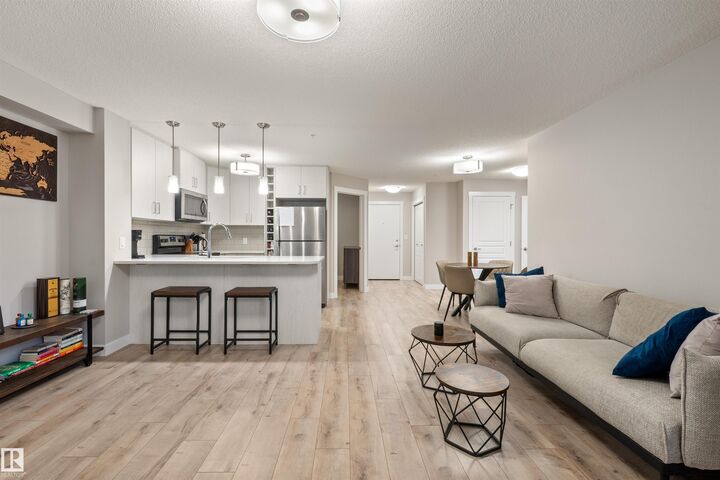 Photo de la propriété:  2229 44 Avenue NW 210  AB T6T 0W6 