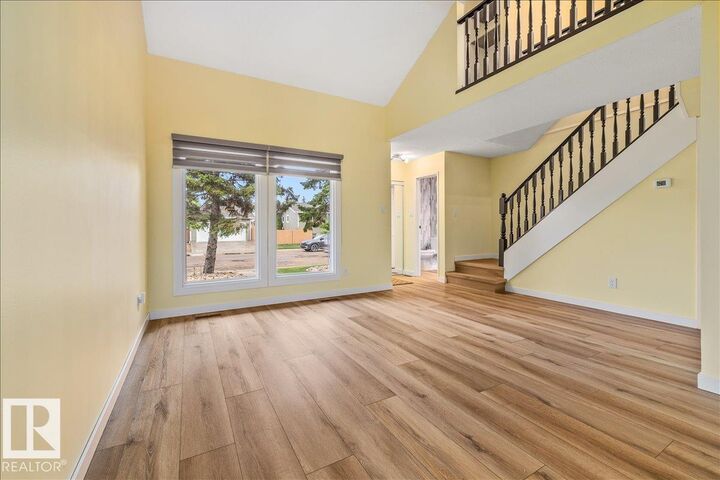 Property Photo:  5327 Hill View Crescent NW  AB T6L 1V9 