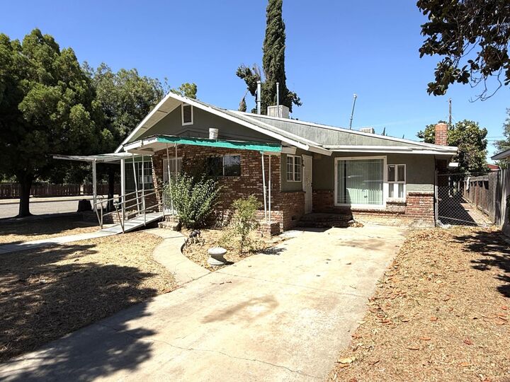 Property Photo:  901 S C Street  CA 93638 