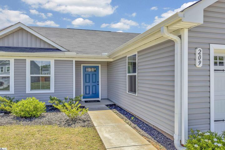 Property Photo: 209 Utica Bend Court SC 29678
