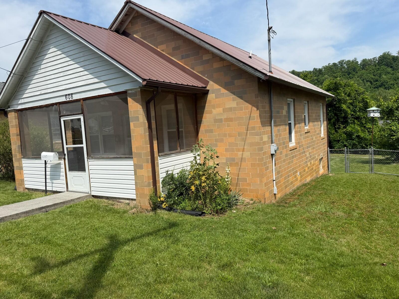 Property Photo:  1337 E Main St  WV 24986 