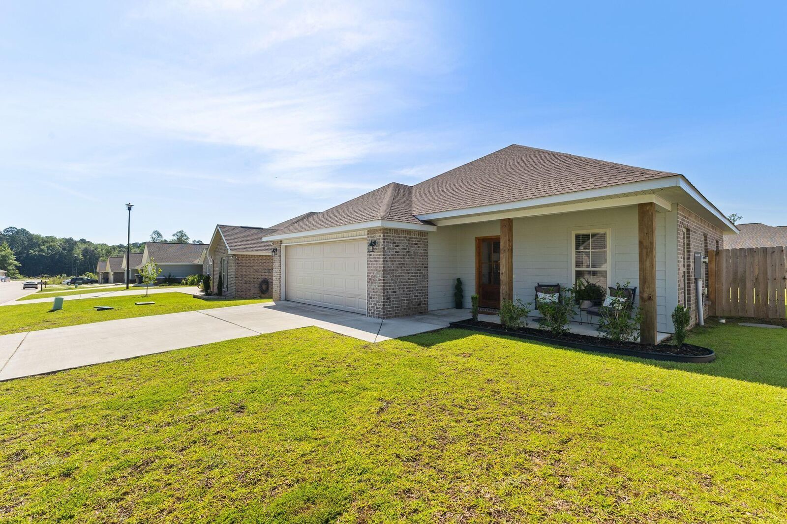 Property Photo:  28 E Andover  MS 39402 