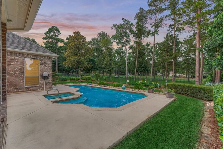 Property Photo: 1608 Beau Rivage TX 77304