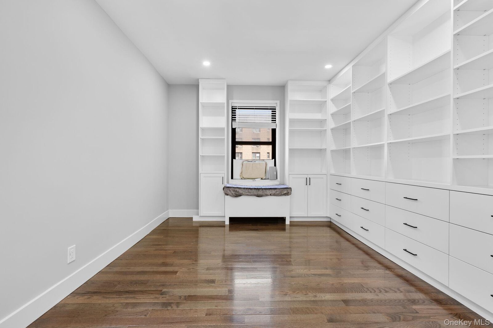 Property Photo:  325 Main Street 4D  NY 10601 