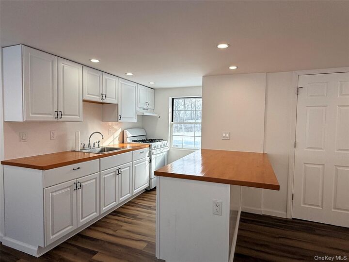 Property Photo:  19 Quartz Lane 4  NY 12771 