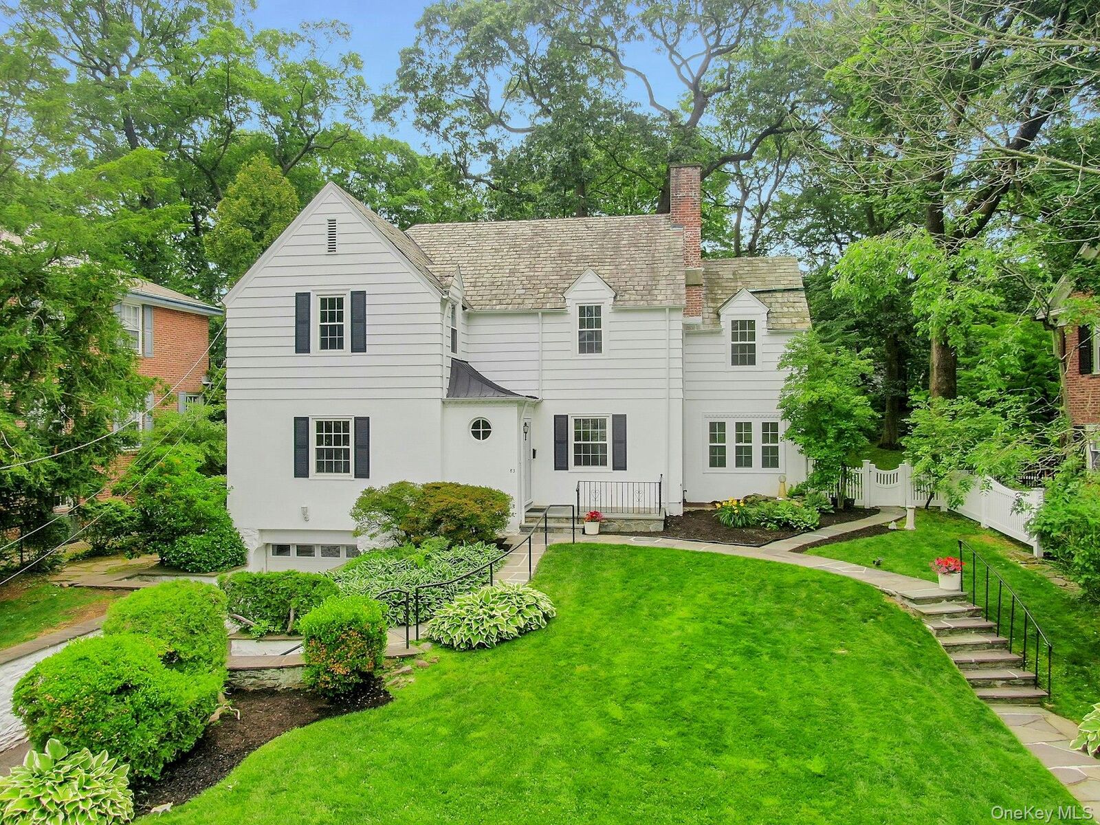 Property Photo:  83 Parkway W  NY 10552 