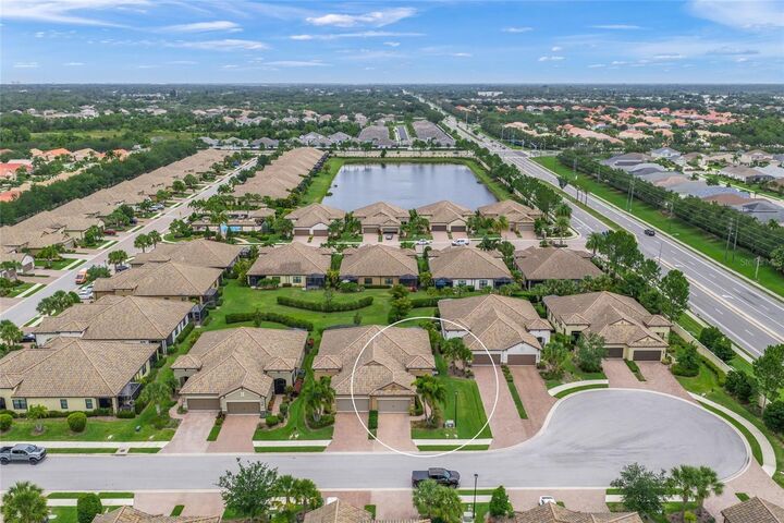 Property Photo: 6479 Positano Court FL 34243