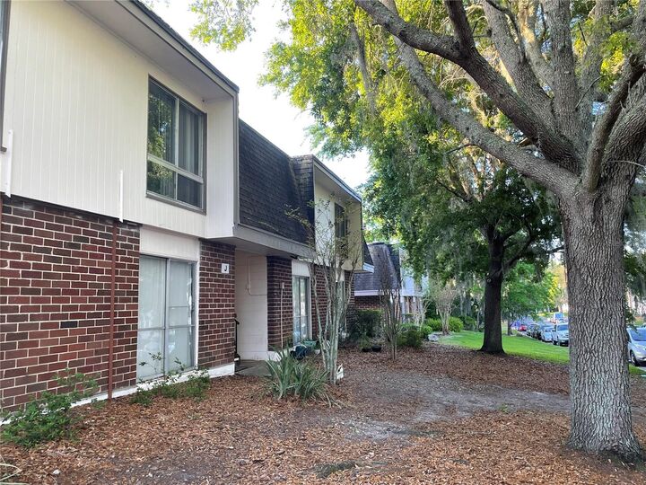Property Photo: 1700 SW 16th Court J24 FL 32608