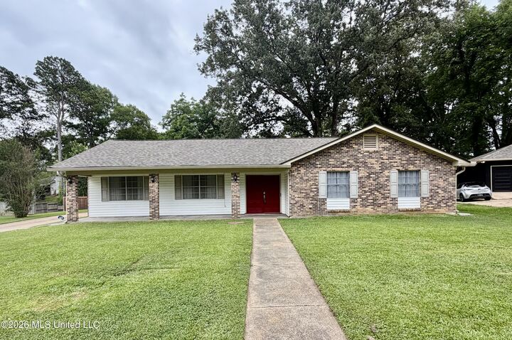 Property Photo:  1206 Dartmoor Drive  MS 39056 