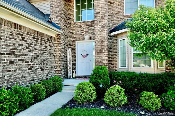 Property Photo: 9292 Liberty Court MI 48150 3411