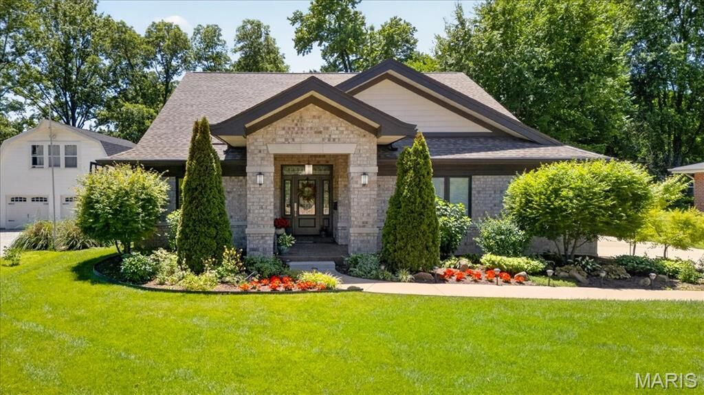 Property Photo: 214 E Glendale Road MO 63119