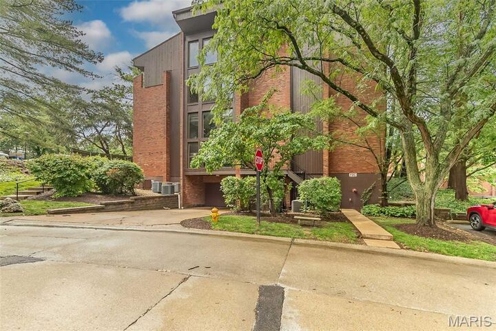 Property Photo:  514 Coeur De Royale Drive 308  MO 63141 