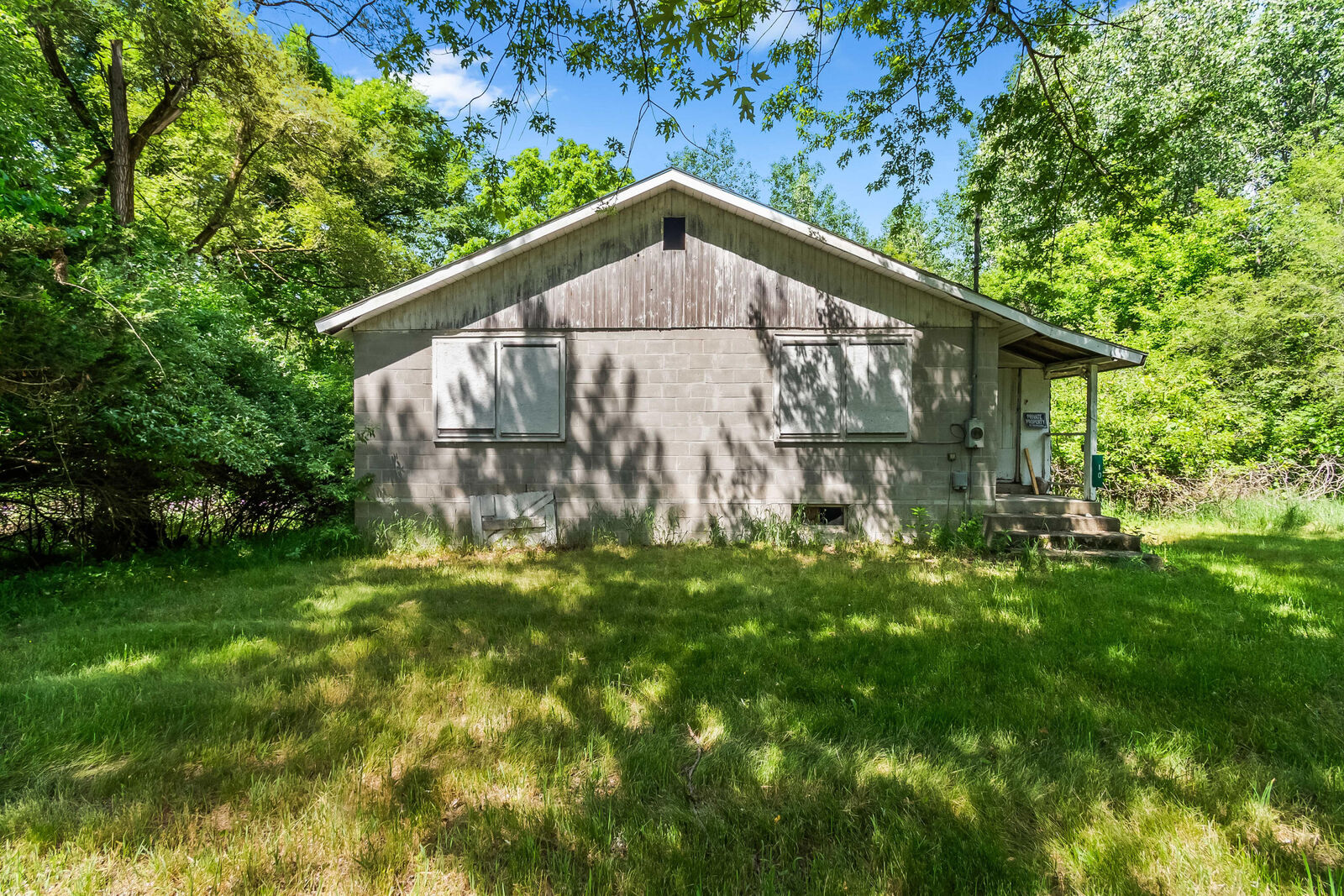 Property Photo: 10 S Wolcott Street MI 49242