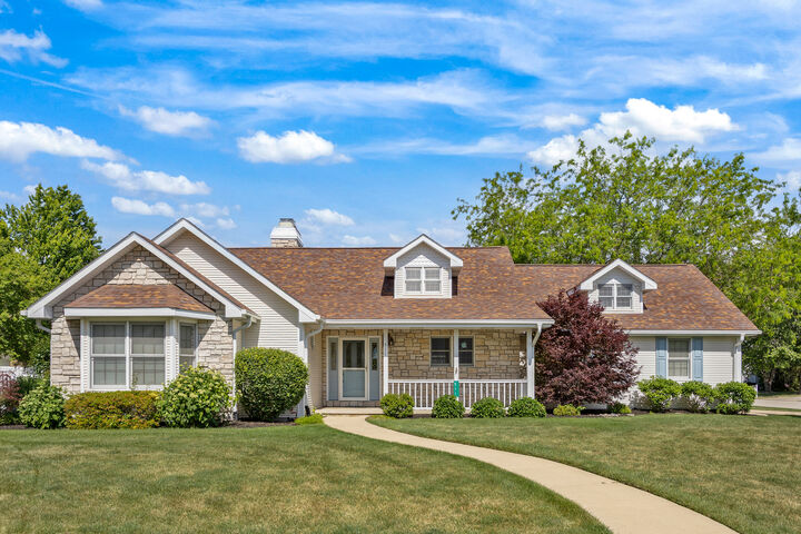 Property Photo: 511 S Poplar Street IL 60950