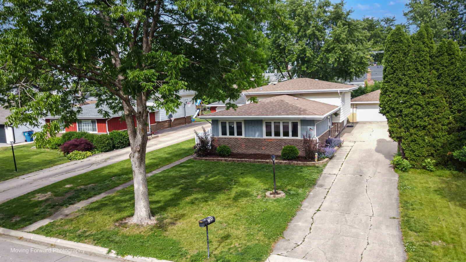 Property Photo:  761 N Willow Road  IL 60126 