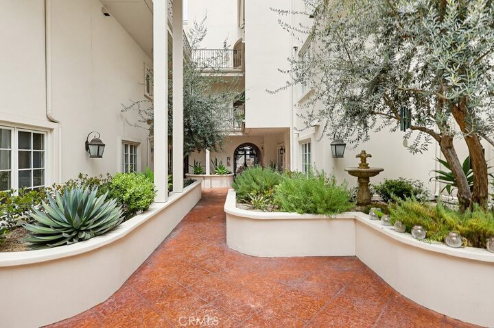 Property Photo:  851 N San Vicente Boulevard 110  CA 90069 