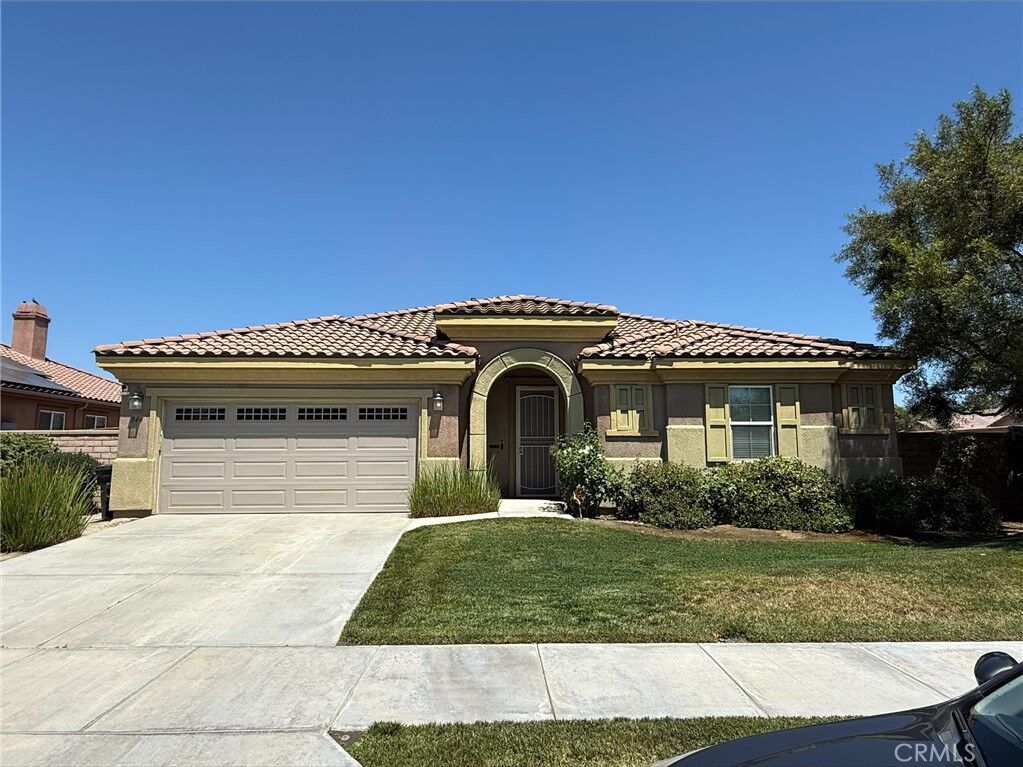 Property Photo: 944 Paintbrush Trail CA 92545