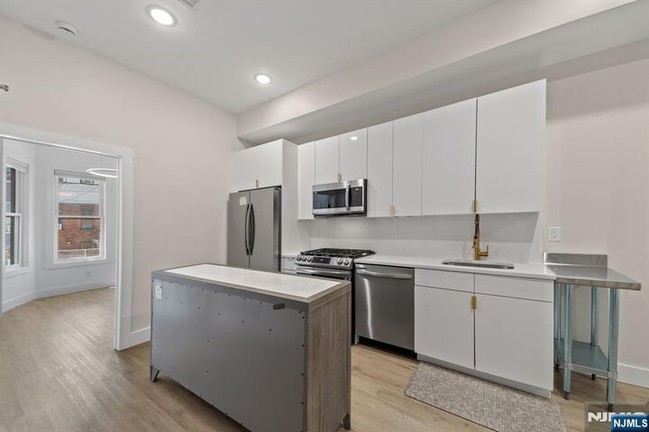 Property Photo:  234 Webster Avenue 1L  NJ 07307 