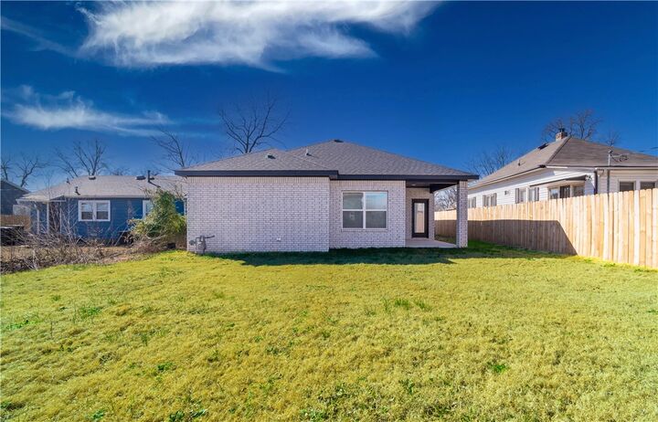 Property Photo:  1027 S Arkansas Street  AR 72756 