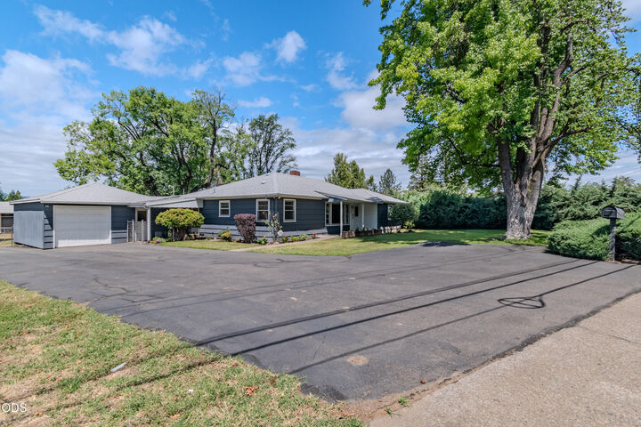 Property Photo: 1375 Crater Lake Avenue OR 97504