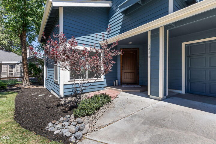 Property Photo: 2486 SW Valleyview Drive SW OR 97756
