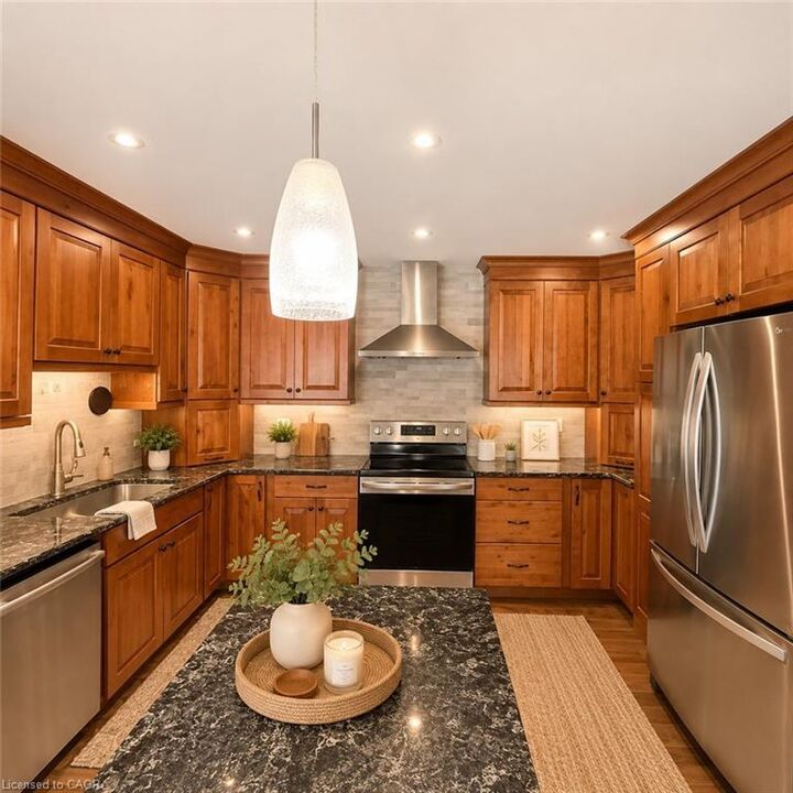 Photo de la propriété:  82 Blackwood Crescent  ON L8S 3H5 