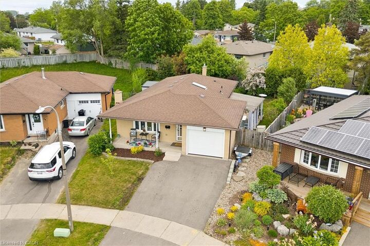 Property Photo:  22 Brookside Crescent  ON N2N 1H1 