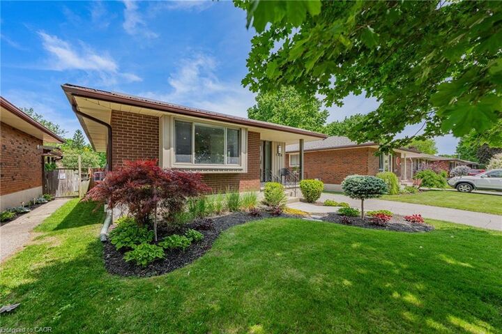 Property Photo:  148 Wedgewood Drive  ON N1S 3X9 